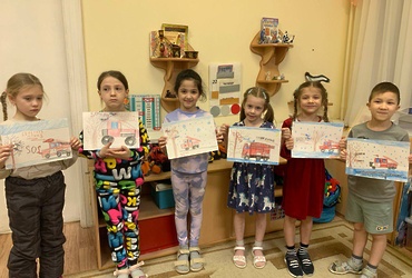 Реутовские детсадовцы спасли застрявших на дереве голубей