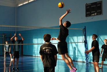 В школе №6 Реутова состоялись турнирные матчи по волейболу среди юношей