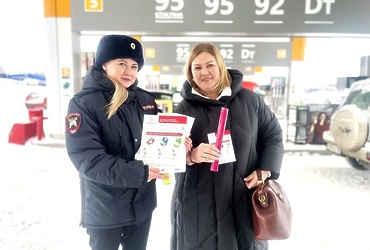 Автоинспекторы провели профилактический рейд для реутовских водителей на АЗС