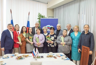 Депутат Мособлдумы поздравил реутовчанок в преддверии Международного женского дня