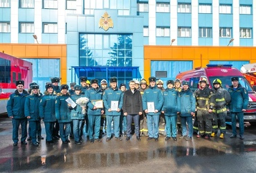 Глава Реутова наградил сотрудников пожарно‑спасательной части МЧС