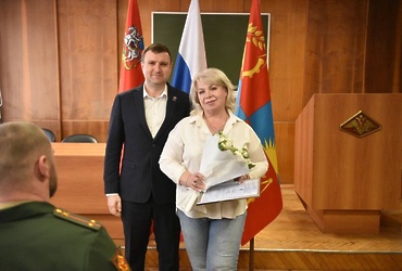 Главы Реутова и Балашихи наградили сотрудников военкомата
