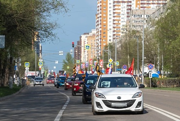 В Реутове прошел автопробег ко Дню Победы