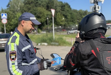 Автоинспекторы напоминают жителям Реутова о соблюдении правил безопасности на дороге
