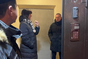 Встреча по вопросу ремонта козырьков подъездов.