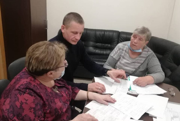 28.09.2021г. Начальник Управления ЖКХ и потребительского рынка Евгений Книга провел встречу с жителями в Администрации г.о. Реутов.