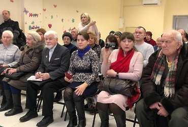 Около 200 жителей Реутова посетили в субботу встречу в рамках проведения Единого дня разъяснений по порядку формирования тарифов на вывоз мусора и правил раздельного сбора отходов.