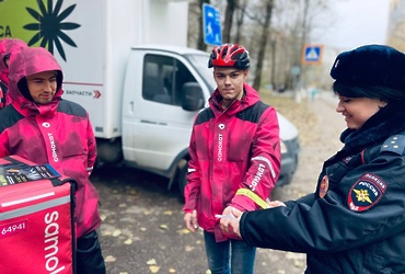 ГИБДД напоминают курьерам о правилах безопасности дорожного движения