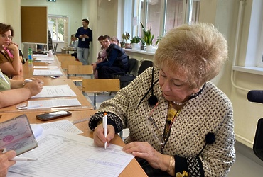 Почетный гражданин Реутова Анна Бабалова проголосовала на выборах губернатора Московской области