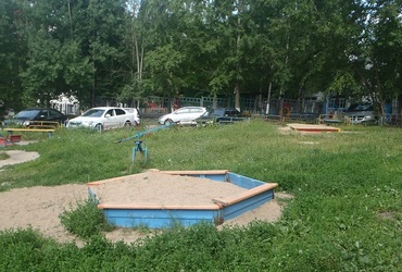 Проверка детских площадок в Дзержинском