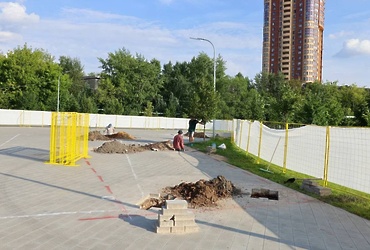 В парке Реутова приступили к установке перголы