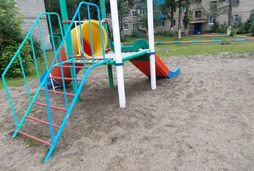 В Коломне по требованию Госадмтехнадзора привели в  порядок детскую площадку.