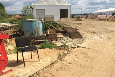 На грязных колёсах со стройки увезли 100 000