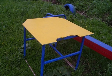 Не все детские площадки в Пироговском оказались в порядке