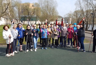 Занятия по скандинавской ходьбе