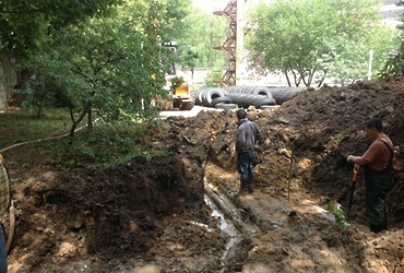 Устранение аварии на трубопроводе ГВС, ул. Гагарина 27 территория пожарного депо.