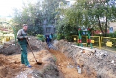 Идут работы по ремонту теплотрассы по адресу: ул. Лесная, д.7–9