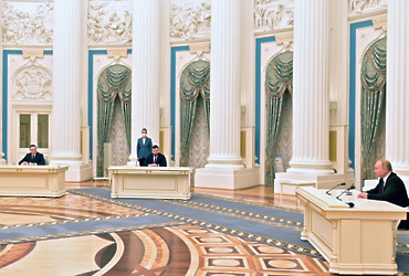 Президент России Владимир Путин объявил о признании ЛНР и ДНР