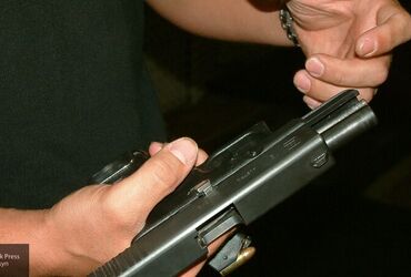 Законодательство по выдаче оружия могут ужесточить после стрельбы по ученикам в Казани