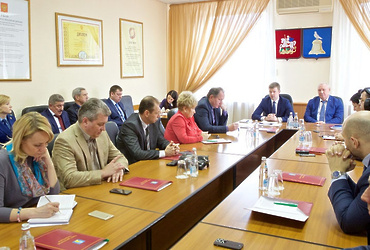 Сергей Юров поздравил депутатов Реутова с Днем российского парламентаризма