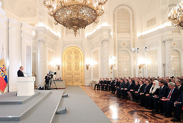 Президент России: Граждане объединились вокруг патриотических ценностей