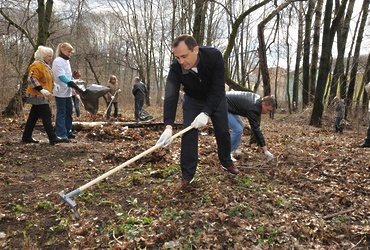 Игорь Брынцалов принял участие в общеобластном субботнике в Балашихе
