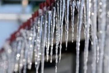 Борьба с сосульками продолжается