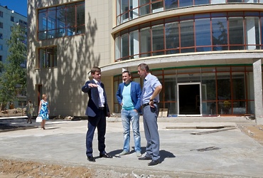 Сергей Юров оценил темпы строительства Дворца бракосочетаний