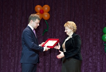 Сергей Юров поздравил реутовчанок с Международным женским днем