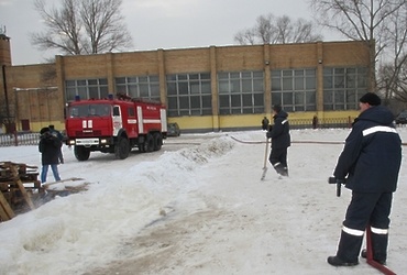 В Реутове начали заливать катки