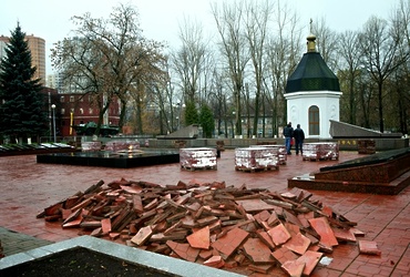 Начались работы по обновлению Мемориала Славы