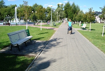 В парке появились новые лавочки