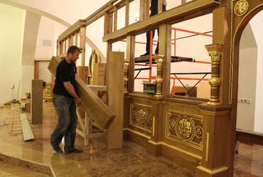 В Соборе Святой Троицы начался монтаж иконостаса