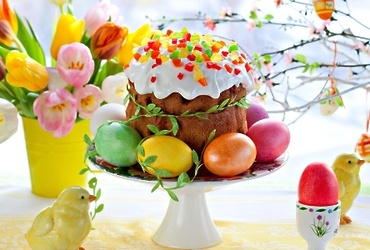 Накануне Пасхи реутовчане освящают яйца и куличи