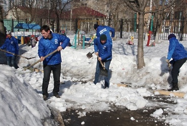 Активисты из Реутова прогоняют затянувшуюся зиму