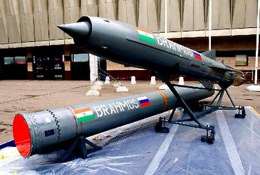 Экспозиция НПО Машиностроения на авиасалоне МАКС‑2011