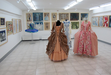 Выставка учащихся и студентов — «Наш мир — театр»