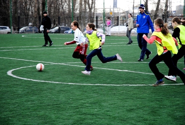 Соревнования по женскому футболу