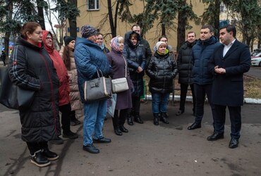 Жители Реутова обсудили реконструкцию сквера с главой округа