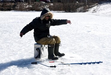 Толщина льда на Фабричном пруду в Реутове составляет менее 1 сантиметра