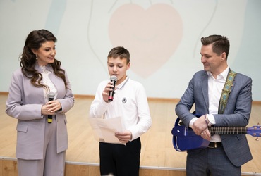 Анастасия Макеева исполнила с реутовскими лицеистами «Катюшу»