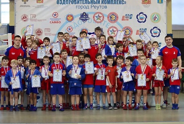 Новогоднее мероприятие самбистов: праздник для спортсменов и развитие навыков в спорте