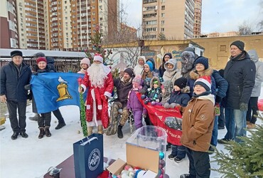 Реутовчане передали бойцам СВО новогодние подарки