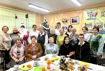 Студенты Реутова поздравили членов местного отделения ВОИ с Новым годом