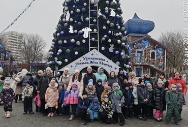 50 детей из Реутова посетили усадьбу Деда Мороза