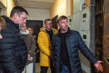 Заместитель главы Реутова проконтролировал восстановление подъезда