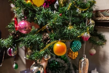 Комиссия  продолжила работу по  конкурсу  «Лучший новогодний подъезд 2025».