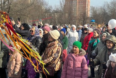 В первый день Масленицы в Реутове раздали более двух тысяч блинов