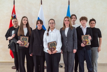 Школьникам из Реутова вручили первые паспорта