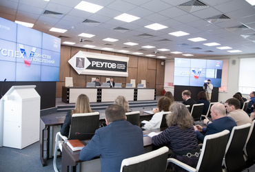 На «Часе ЖКХ» в Реутове поздравили работников жилищно‑коммунального хозяйства города